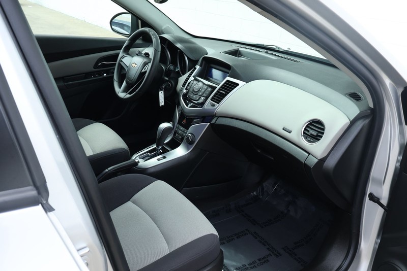 Chevrolet Cruze Vehicle Full-screen Gallery Image 19