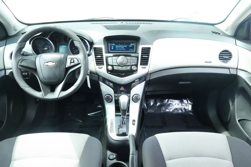 Chevrolet Cruze Vehicle Full-screen Gallery Image 22
