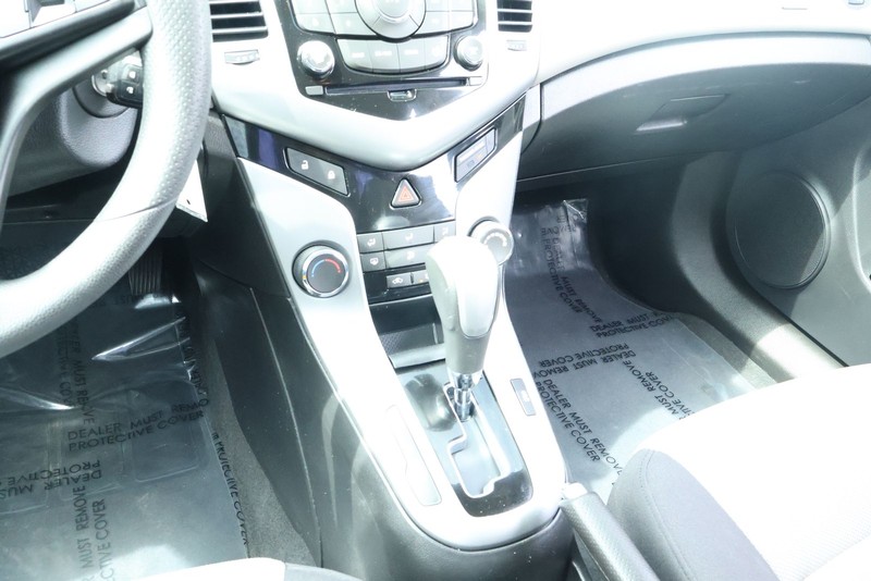 Chevrolet Cruze Vehicle Full-screen Gallery Image 26