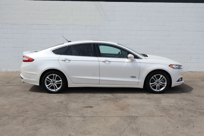 Ford Fusion Energi Vehicle Full-screen Gallery Image 04