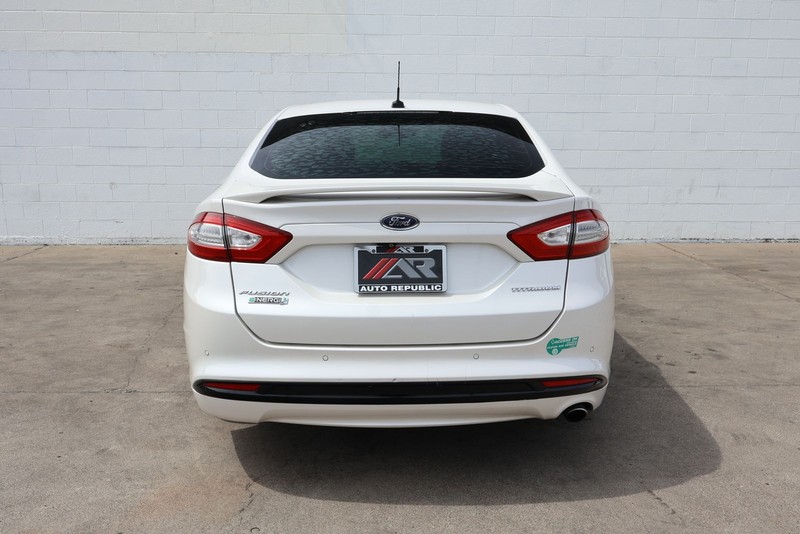 Ford Fusion Energi Vehicle Full-screen Gallery Image 06