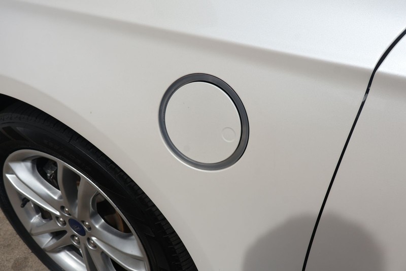 Ford Fusion Energi Vehicle Full-screen Gallery Image 13