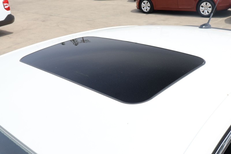 Ford Fusion Energi Vehicle Full-screen Gallery Image 15