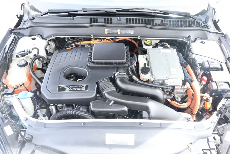 Ford Fusion Energi Vehicle Full-screen Gallery Image 16