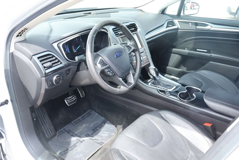 Ford Fusion Energi Vehicle Full-screen Gallery Image 19
