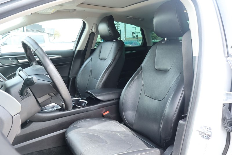 Ford Fusion Energi Vehicle Full-screen Gallery Image 22