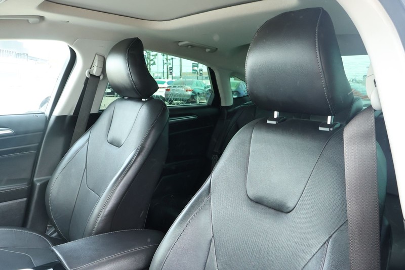 Ford Fusion Energi Vehicle Full-screen Gallery Image 23