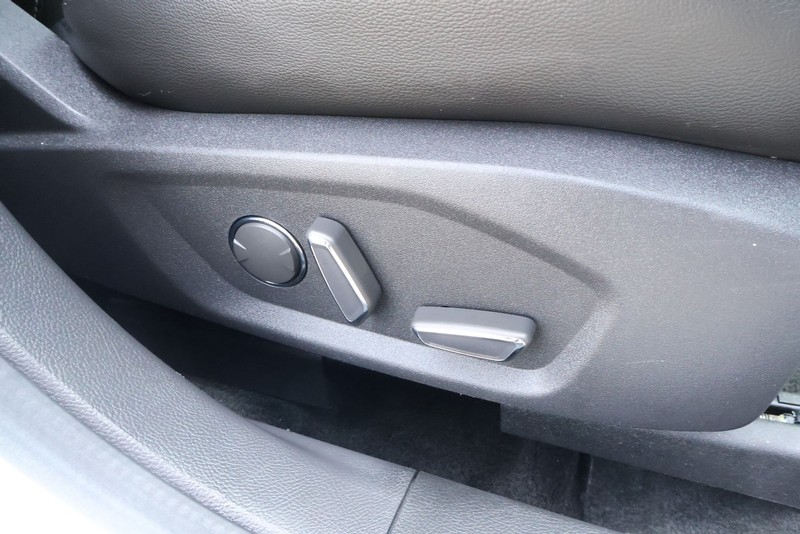 Ford Fusion Energi Vehicle Full-screen Gallery Image 25