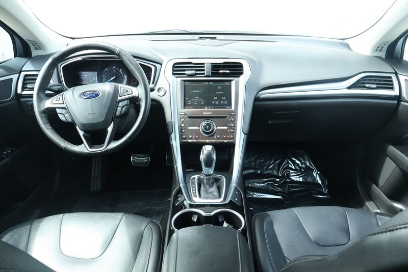 Ford Fusion Energi Vehicle Full-screen Gallery Image 29