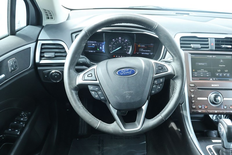 Ford Fusion Energi Vehicle Full-screen Gallery Image 31