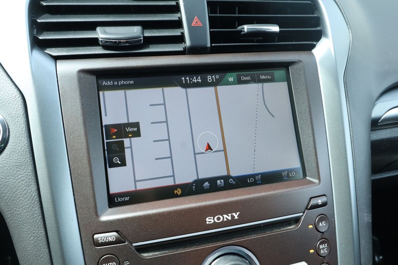 Ford Fusion Energi Vehicle Full-screen Gallery Image 36