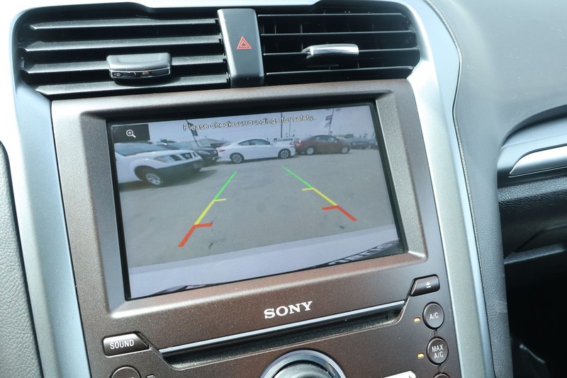 Ford Fusion Energi Vehicle Full-screen Gallery Image 37