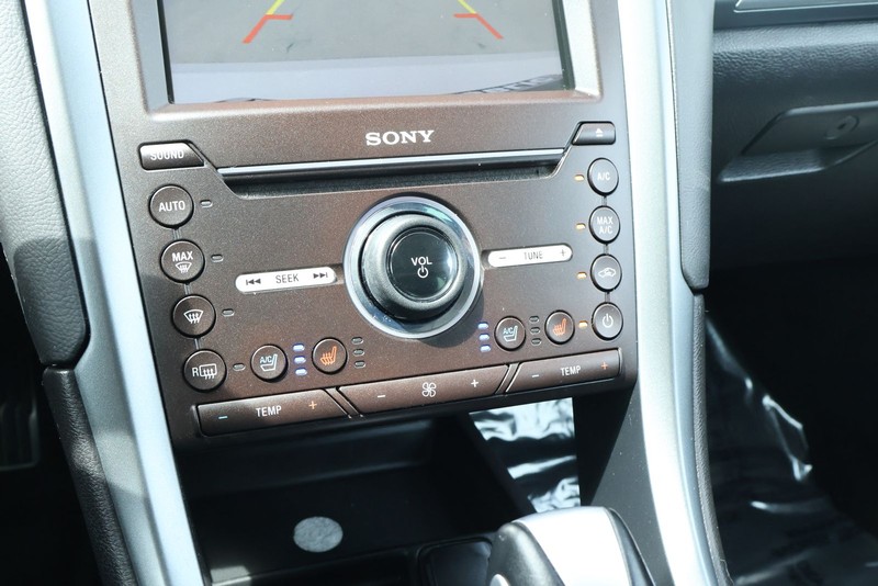 Ford Fusion Energi Vehicle Full-screen Gallery Image 38