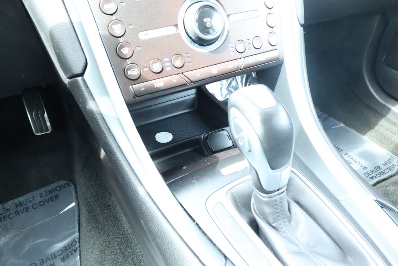 Ford Fusion Energi Vehicle Full-screen Gallery Image 39