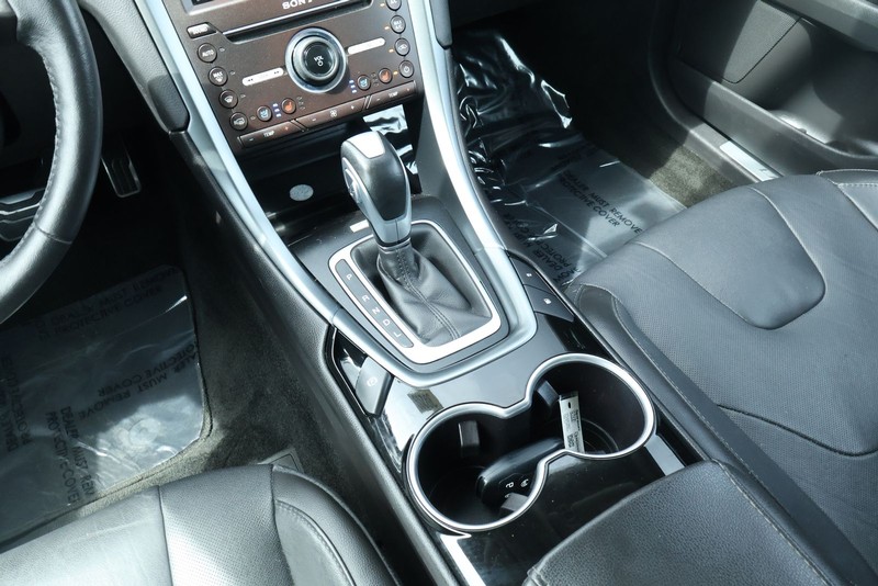 Ford Fusion Energi Vehicle Full-screen Gallery Image 40