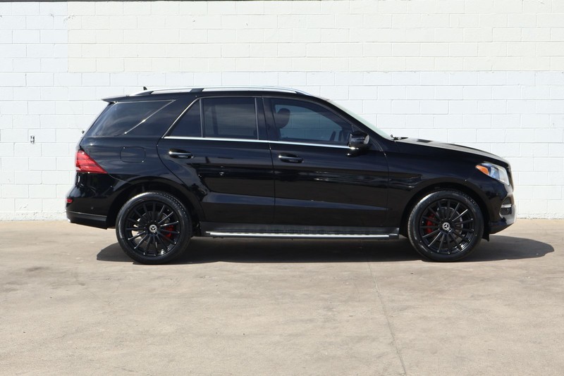 Mercedes-Benz GLE 350 Vehicle Full-screen Gallery Image 04
