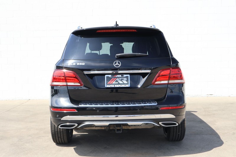 Mercedes-Benz GLE 350 Vehicle Full-screen Gallery Image 06