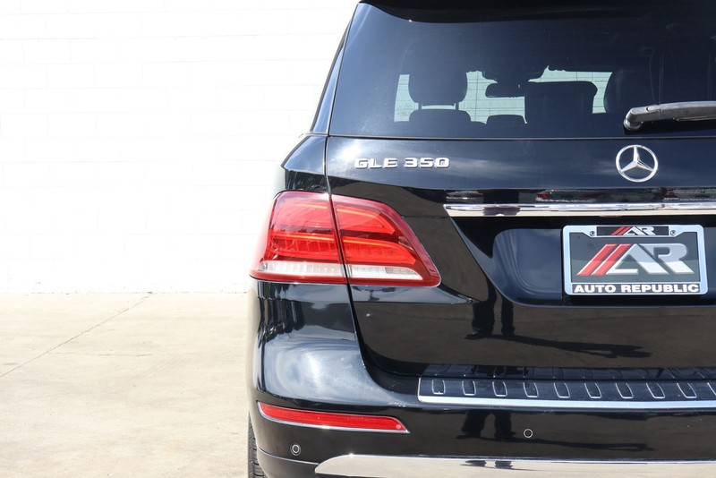 Mercedes-Benz GLE 350 Vehicle Full-screen Gallery Image 07