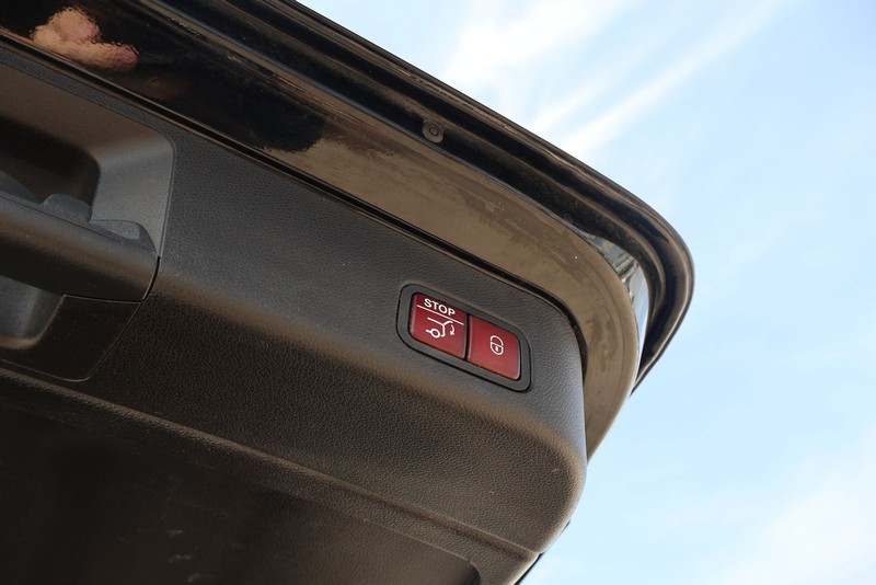 Mercedes-Benz GLE 350 Vehicle Full-screen Gallery Image 09