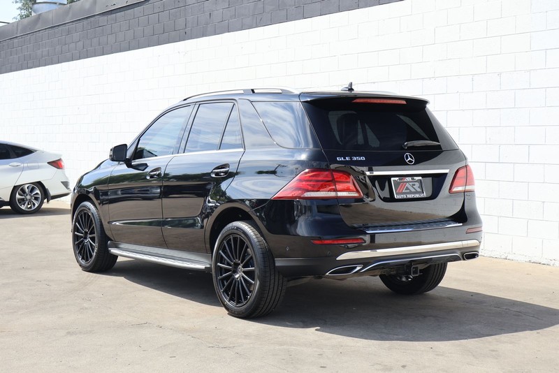 Mercedes-Benz GLE 350 Vehicle Full-screen Gallery Image 10