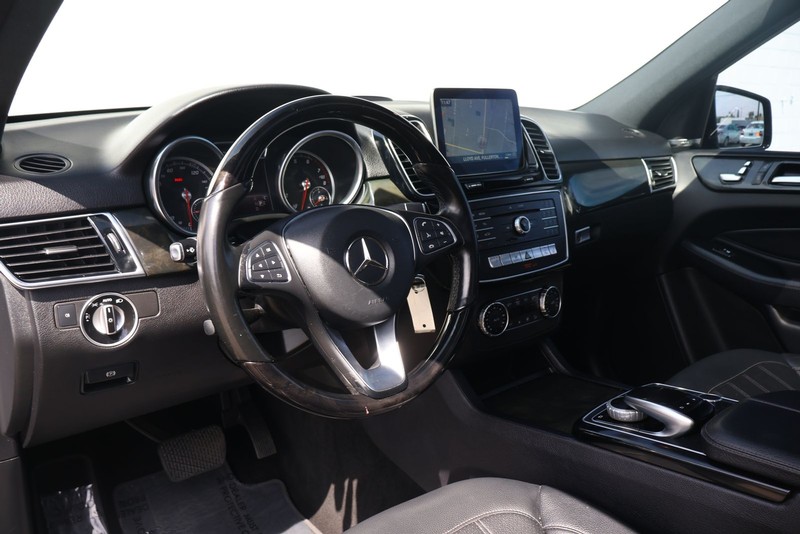 Mercedes-Benz GLE 350 Vehicle Full-screen Gallery Image 17