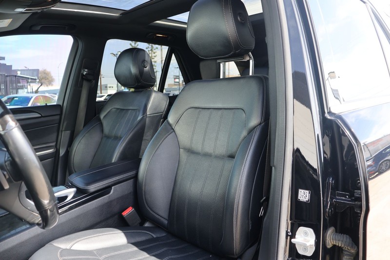 Mercedes-Benz GLE 350 Vehicle Full-screen Gallery Image 18