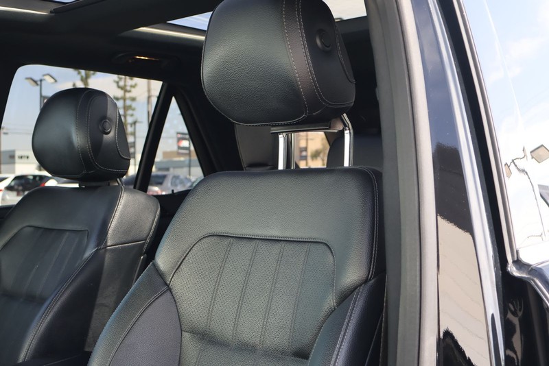 Mercedes-Benz GLE 350 Vehicle Full-screen Gallery Image 19