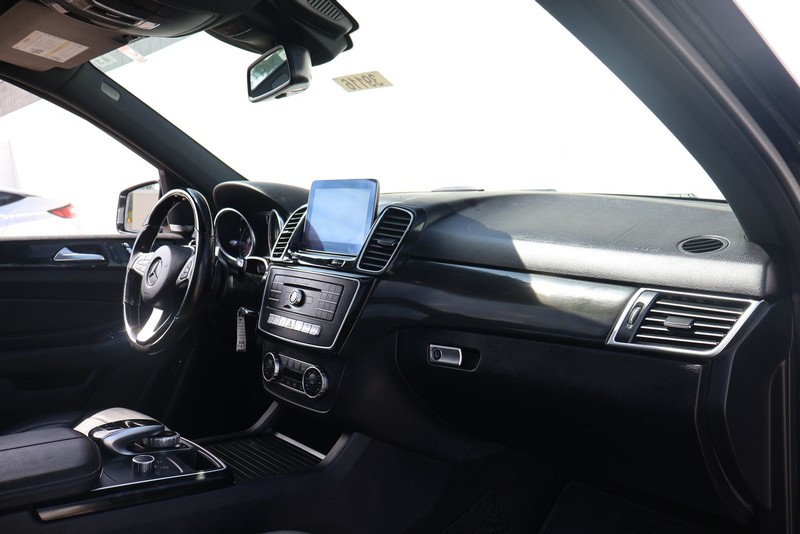 Mercedes-Benz GLE 350 Vehicle Full-screen Gallery Image 20