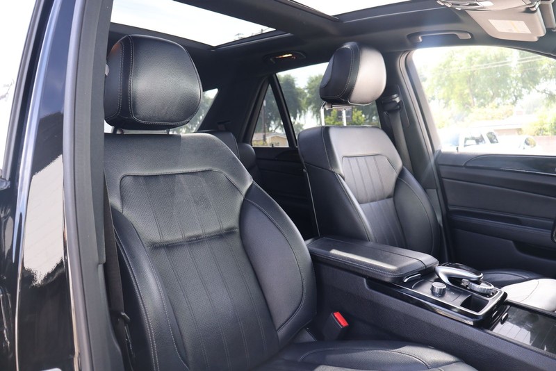 Mercedes-Benz GLE 350 Vehicle Full-screen Gallery Image 21