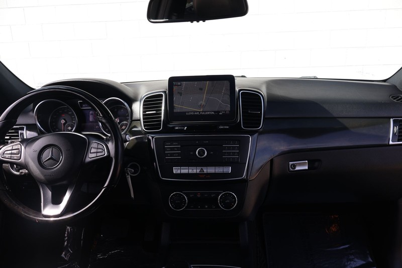 Mercedes-Benz GLE 350 Vehicle Full-screen Gallery Image 23