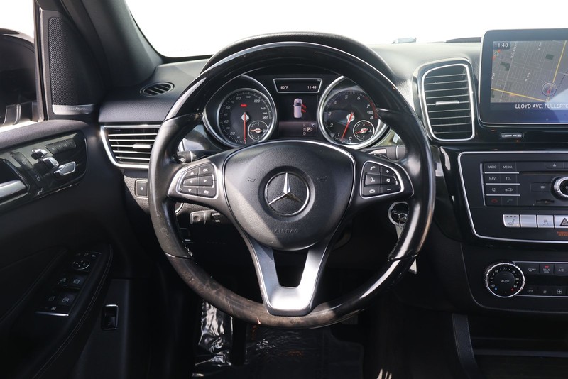Mercedes-Benz GLE 350 Vehicle Full-screen Gallery Image 25