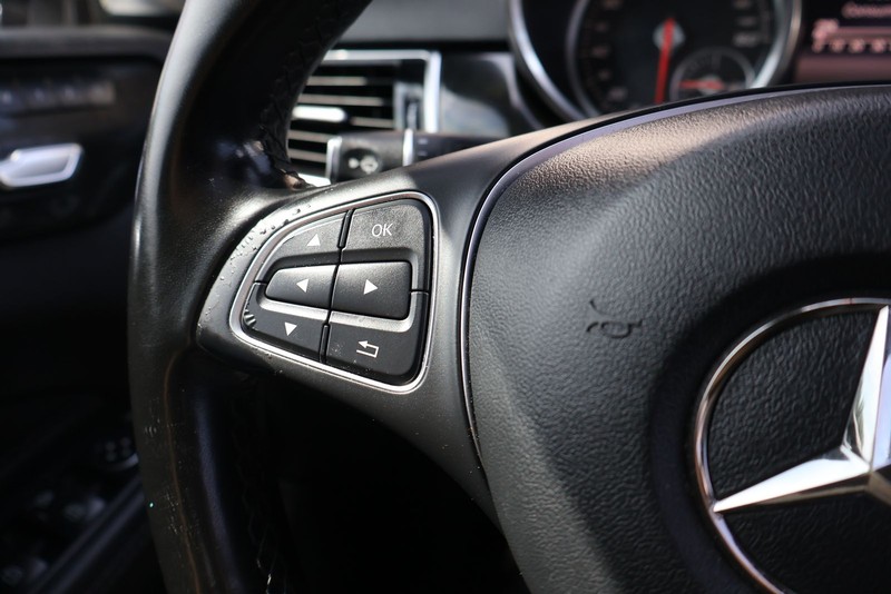 Mercedes-Benz GLE 350 Vehicle Full-screen Gallery Image 26