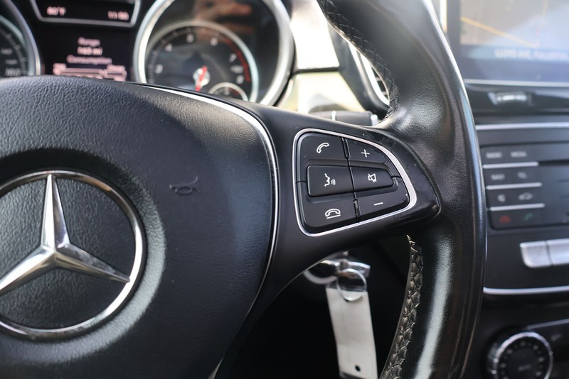 Mercedes-Benz GLE 350 Vehicle Full-screen Gallery Image 27