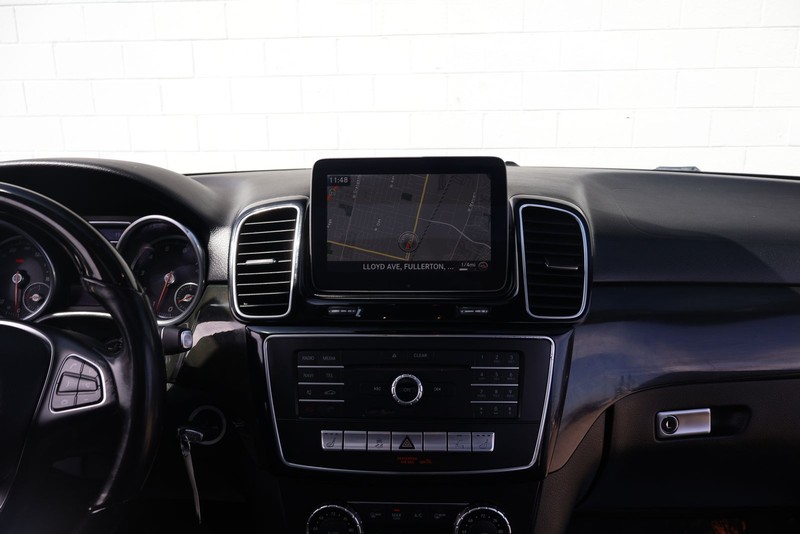 Mercedes-Benz GLE 350 Vehicle Full-screen Gallery Image 29