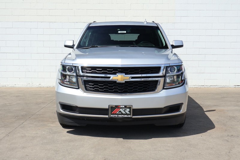 Chevrolet Suburban Vehicle Full-screen Gallery Image 02