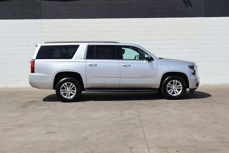 Chevrolet Suburban Vehicle Full-screen Gallery Image 04