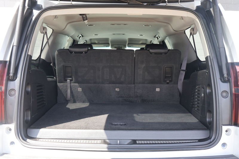 Chevrolet Suburban Vehicle Full-screen Gallery Image 08