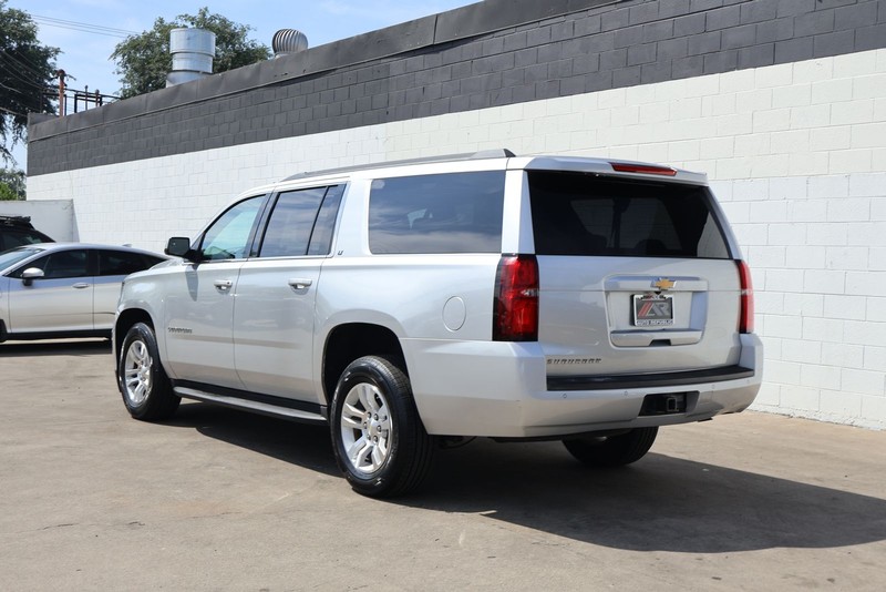 Chevrolet Suburban Vehicle Full-screen Gallery Image 09