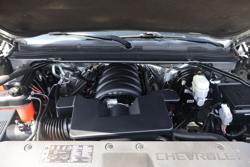 Chevrolet Suburban Vehicle Full-screen Gallery Image 12