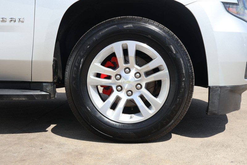 Chevrolet Suburban Vehicle Full-screen Gallery Image 13