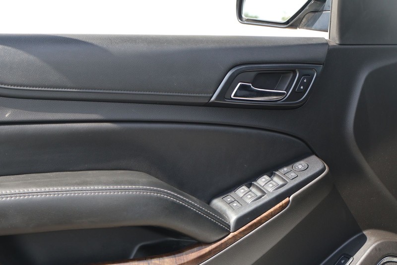 Chevrolet Suburban Vehicle Full-screen Gallery Image 15