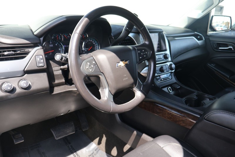 Chevrolet Suburban Vehicle Full-screen Gallery Image 16