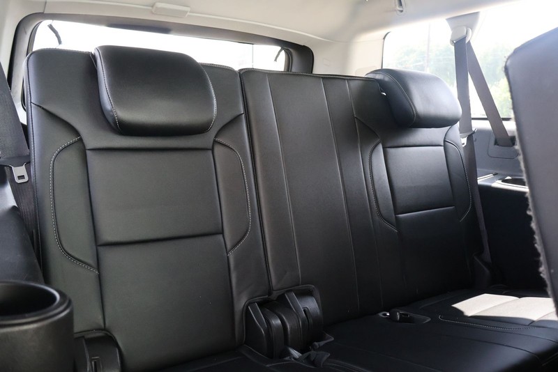 Chevrolet Suburban Vehicle Full-screen Gallery Image 22