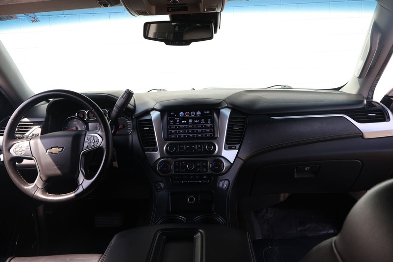 Chevrolet Suburban Vehicle Full-screen Gallery Image 23