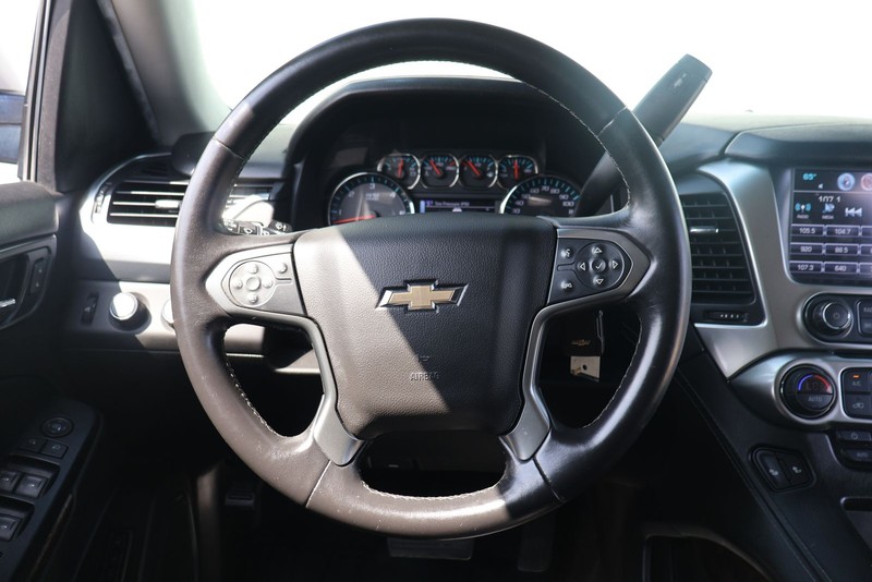 Chevrolet Suburban Vehicle Full-screen Gallery Image 25