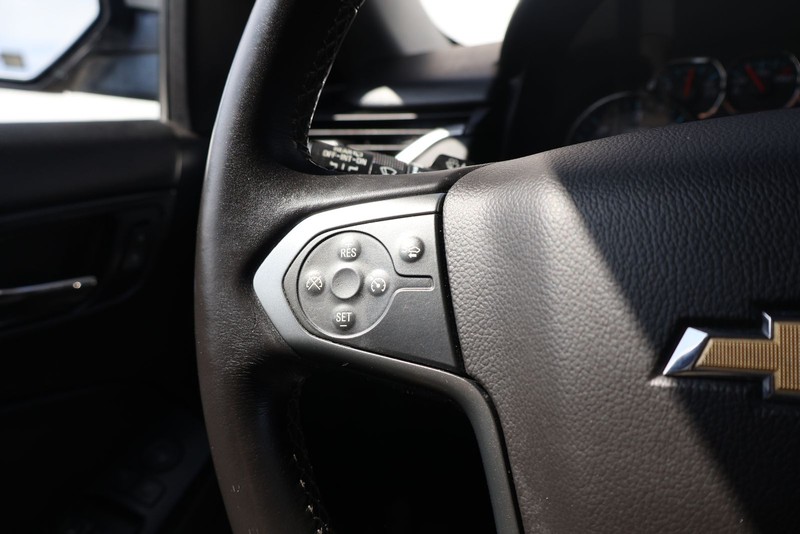 Chevrolet Suburban Vehicle Full-screen Gallery Image 26