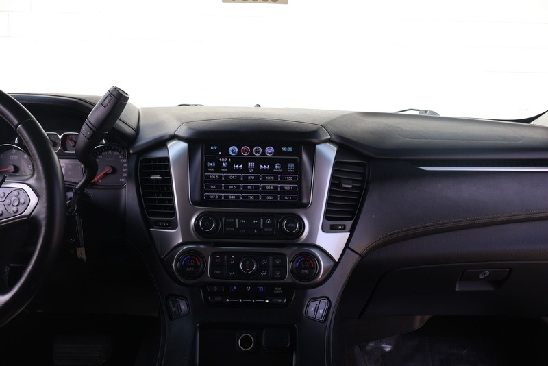 Chevrolet Suburban Vehicle Full-screen Gallery Image 28