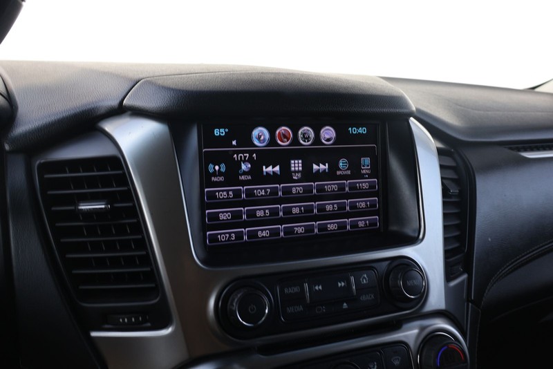 Chevrolet Suburban Vehicle Full-screen Gallery Image 29