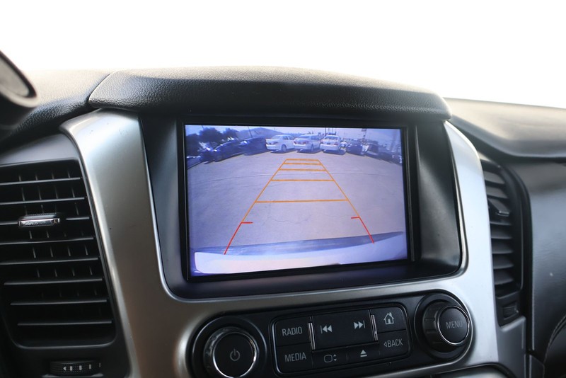 Chevrolet Suburban Vehicle Full-screen Gallery Image 30