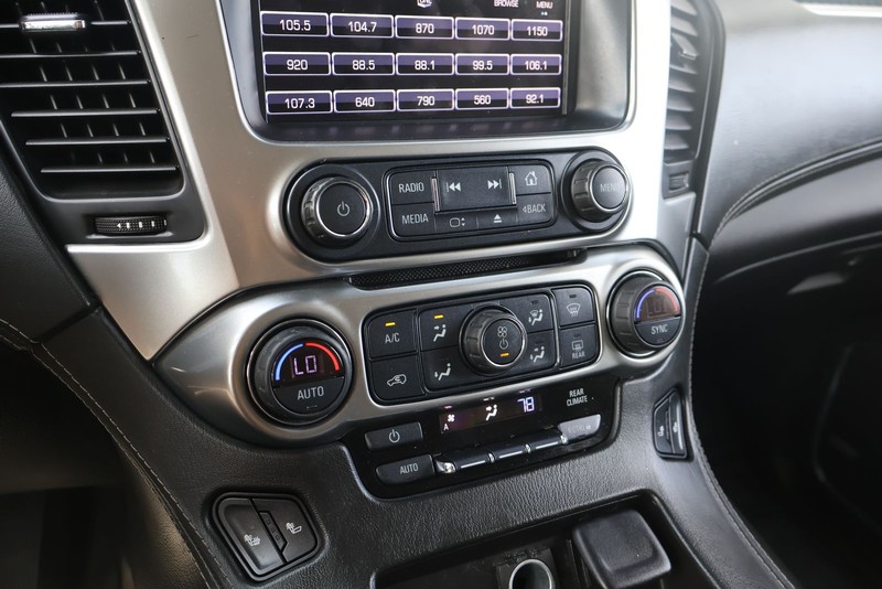 Chevrolet Suburban Vehicle Full-screen Gallery Image 31